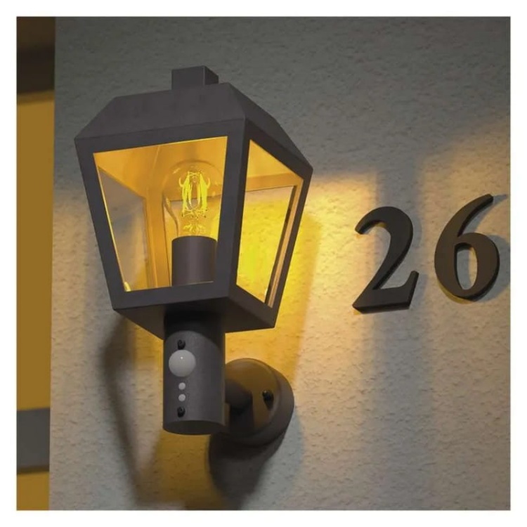 Oprawa elewacyjna ogrodowa ADENIA z czujnikiem PIR 30cm E27 15W IP44 czarna Emos aranżacja