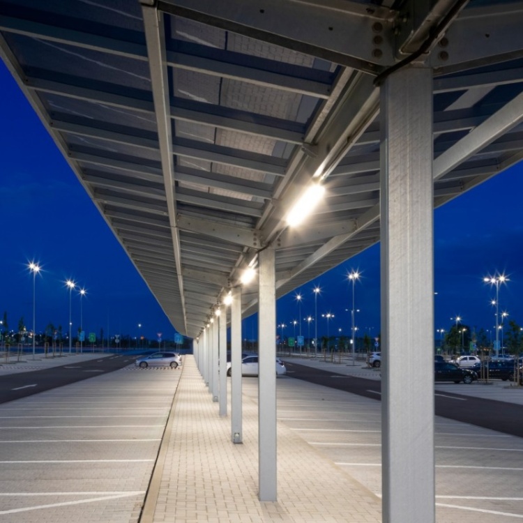 Oprawa liniowa hermetyczna LED NEXFORCE N2 52W 4000K Kobi Pro zastosowanie na peronie dworca