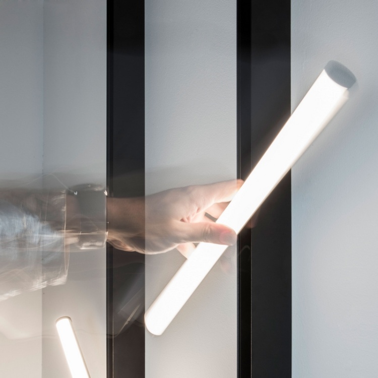 Oprawa LED SYSTEM SHIFT BEAM 12W 3000K 1400lm CRI90 150° na szynoprzewód 48V czarna Spectrum porównanie wielkości