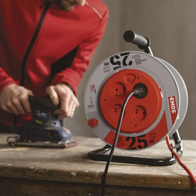 Przedłużacz bębnowy zwijany P19425 4 gniazda 3×1,5 mm² 25m EMOS zastosowanie