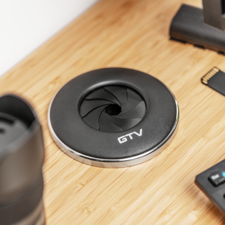 Gniazdo wpuszczane SHUTTER z przesłoną przewód 1,5m 1x2P+Z schuko czarne na biurku