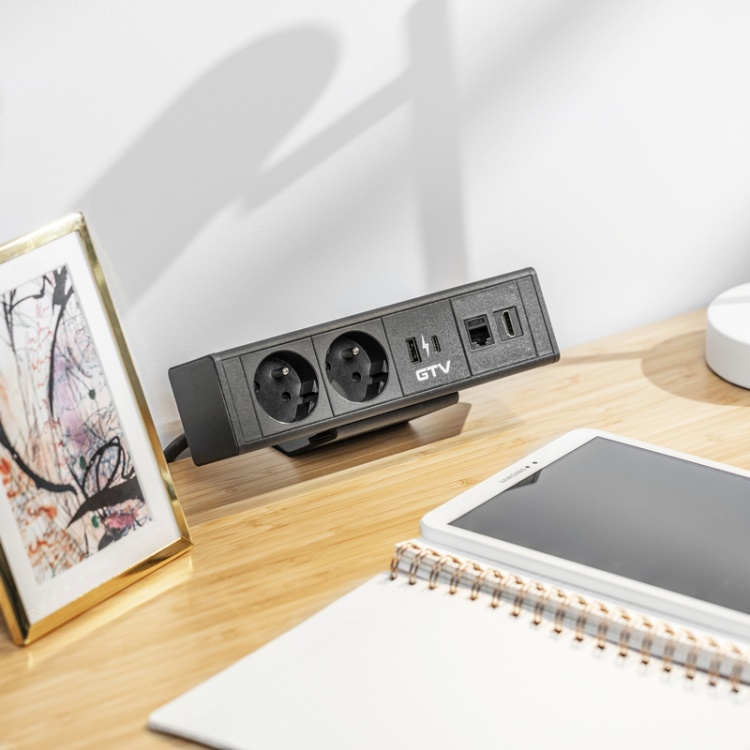 Gniazdo meblowe BAR ładowarka USB przewód 1,5m 2x2P+Z 2xUSB 1xHDMI 1xRJ45 czarne aranżacja na biurku