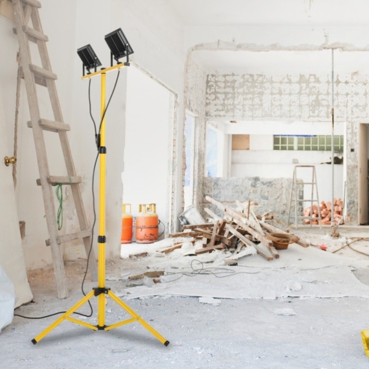 Naświetlacz LED TIGRA TRIPOD 2x50W 4000K IP54 Kobi aranżacja