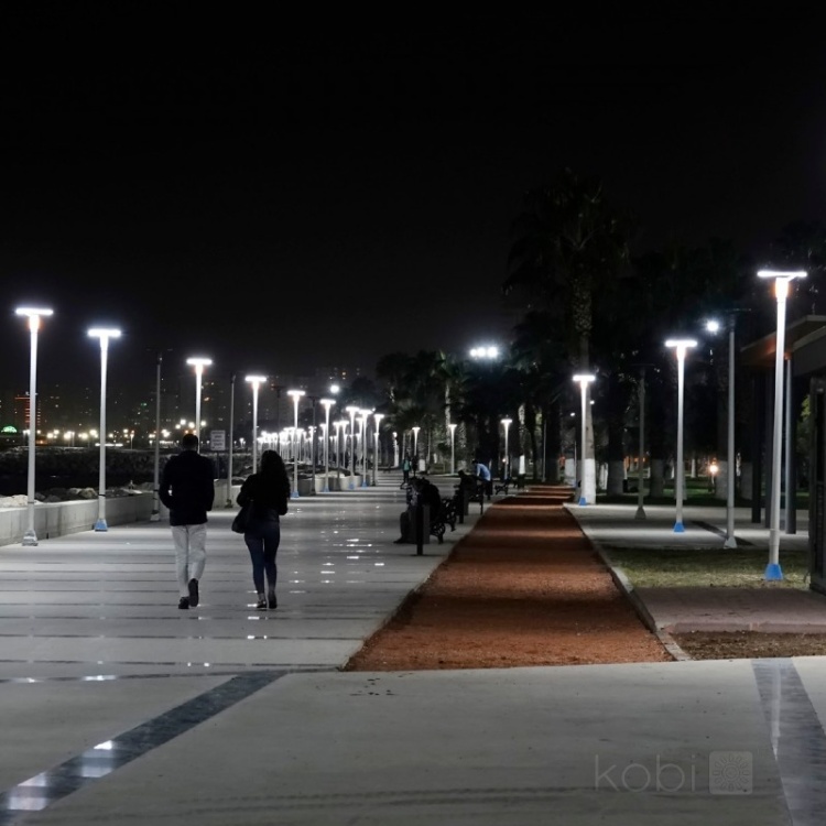 Oprawa parkowa Solar LED LUVIA 15W 4000K IP54 LED2B aranżacja