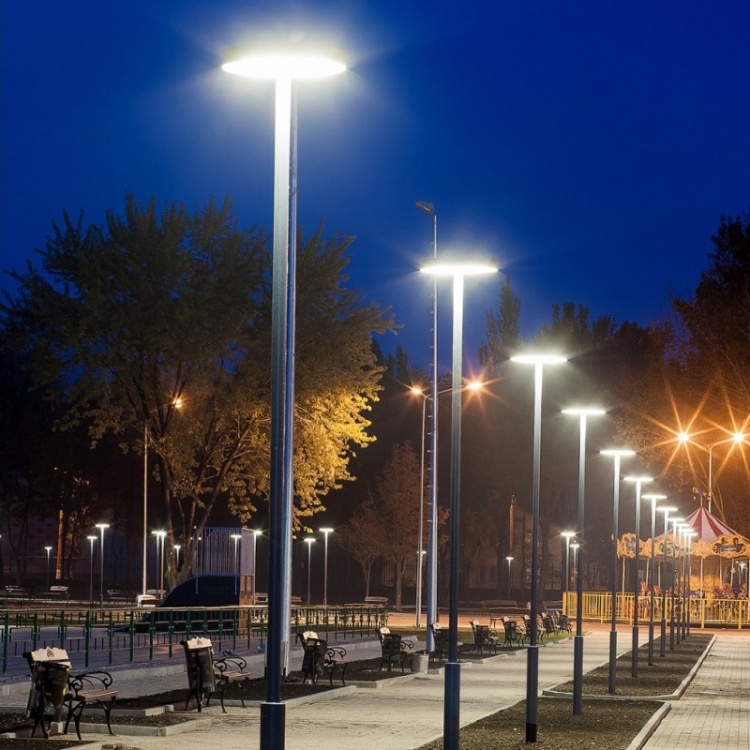 Oprawa parkowa Solar LED SOLSUMI 25W 4000K IP54 Kobi Premium aranżacja