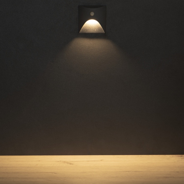 Oprawa przyschodowa LED EXIN 2.5W 3000K 50lm z czujnikiem PIR szara kwadratowa IP65 Kanlux 39131 sposób rozświetlenia