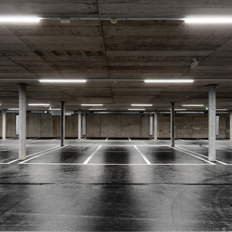 Oprawa liniowa hermetyczna LED LUMEXO 50W 4000K IP65 biała Kobi Pro aranżacja garżu podziemnego