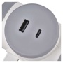Zbliżenie portów USB-A QC i USB-C PD