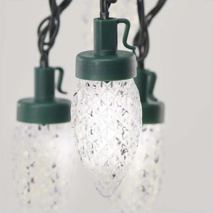 Łańcuch LED na choinkę – szyszki, zimna biel