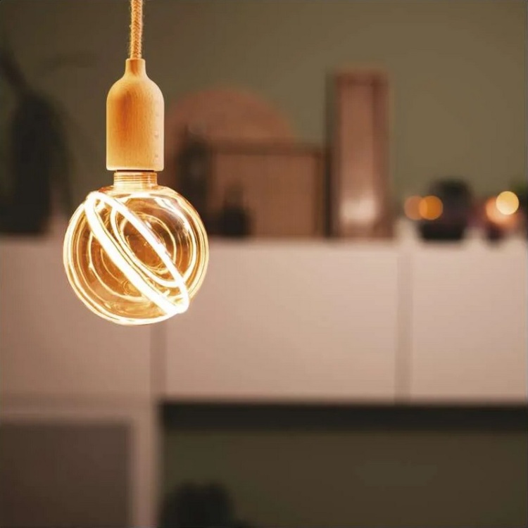 Żarówka LED E27 flame 1800K z dużą kulistą bańką