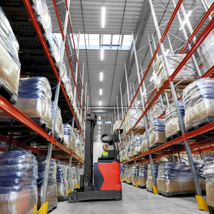 Oprawa hermetyczna LED MAH MAX – zastosowanie w magazynie