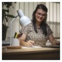 Lampa biurkowa POPPY na biurku