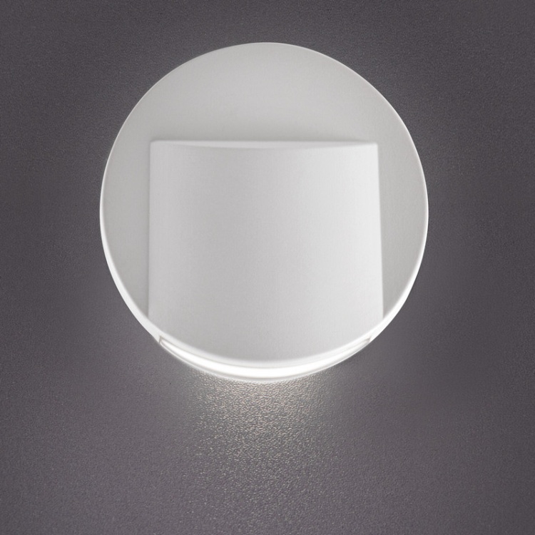 Minimalistyczna oprawa LED do korytarza