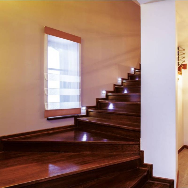 Zimne światło LED do schodów