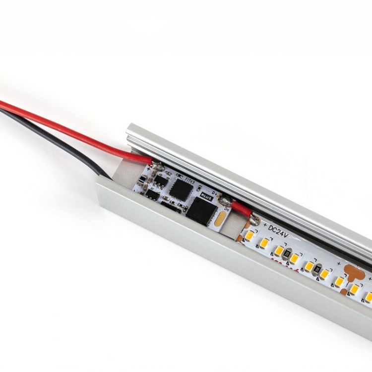 Montaż w profilu LED taśmą dwustronną