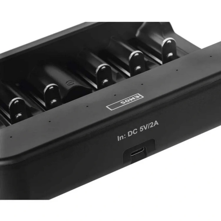 Port USB-C w ładowarce EMOS BCN-60U
