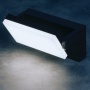 Oprawa elewacyjna LED włączona – światło zimne 6500K