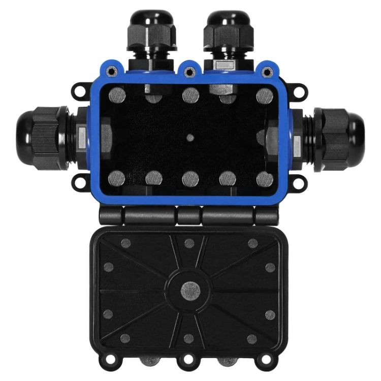 Czarna puszka instalacyjna do rozbudowanych instalacji elektrycznych