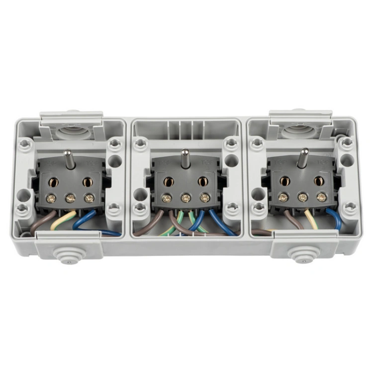 Szare gniazdo zasilające TEKNO IP65 z ochroną styków