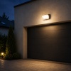 Solarna lampa elewacyjna LED z czujnikiem ruchu i zmierzchu SOE-5 IP54 aranżacja