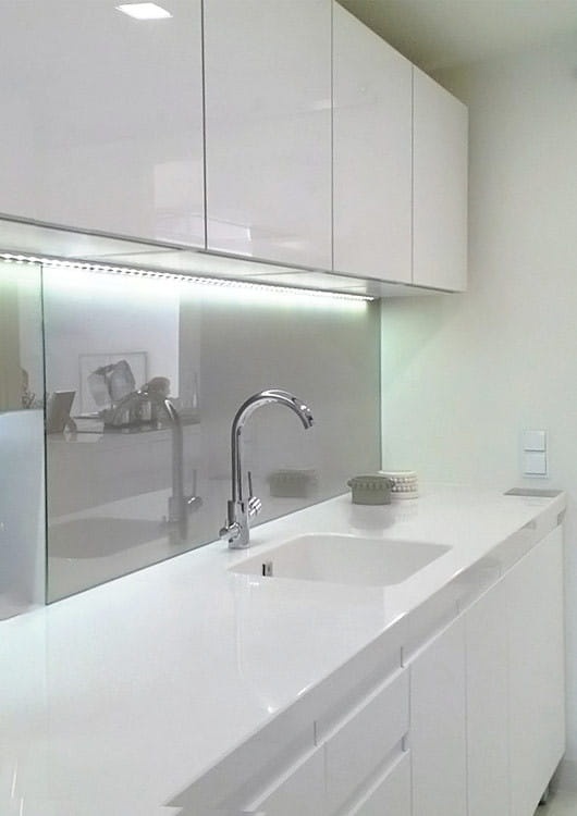 Oświetlenie blatu w kuchni wykonane w oparciu o profil TOST