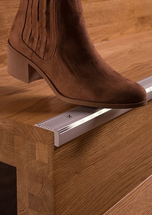 Profil STEKO schodowy ze sznurem antypoślizgowym; odcinki: 1m, 2m, 3m KLUŚ