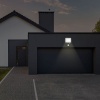 Naświetlacz LED V-TAC VT-10-S-B 10W 6400K 800lm IP65 IK05 z czujnikiem ruchu i funkcją Cut-OFF aranżacja