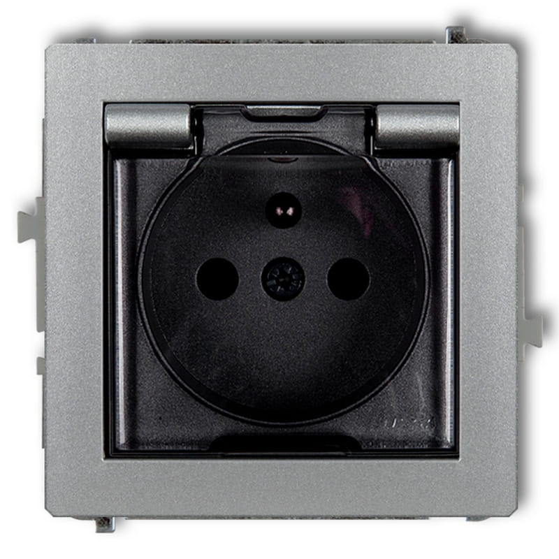 Mechanizm gniazda bryzgoszczelnego z uziemieniem 2P+Z klapką 7DGPB-1ZDP srebrny metalik Deco Karlik dymna