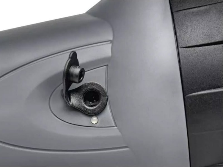 Latarka ładowalna LED port ładowania.jpg