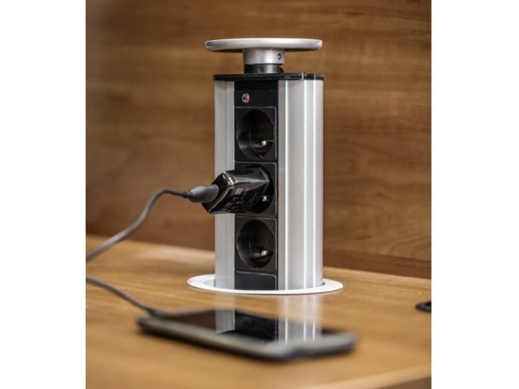 Gniazdo meblowe Ø10cm wysuwane z blatu przewód 1,5m 3x2P+Z srebrne aranżacja.jpg