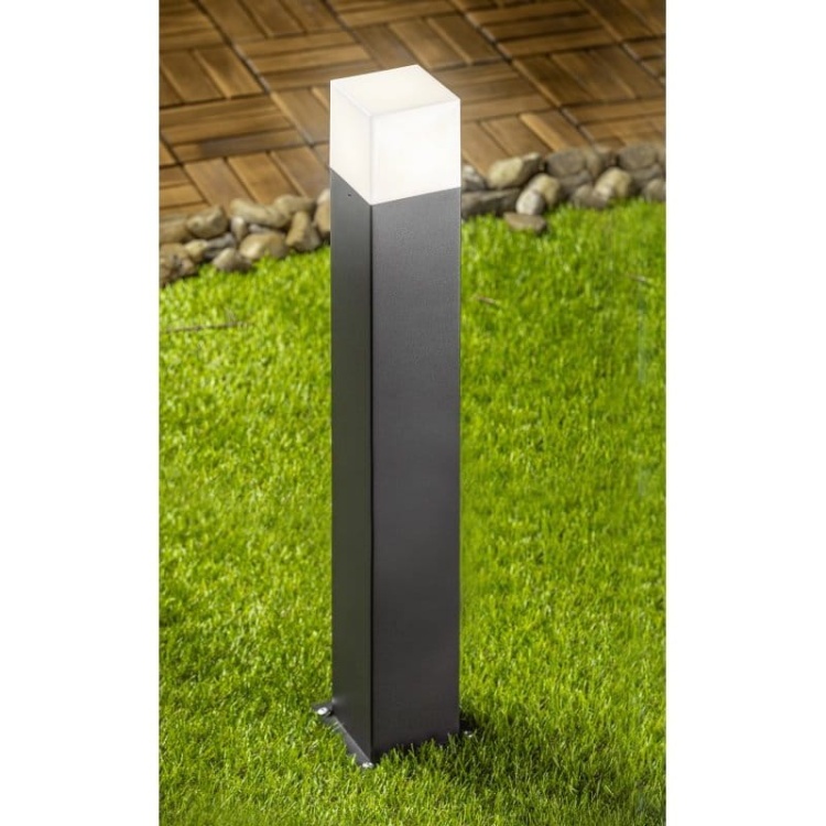 Oprawa ogrodowa LARGO-P 80cm E27 15W IP44 słupek grafit w ogrodzie.jpg