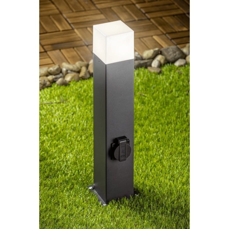 Oprawa ogrodowa LARGO-P 50cm E27 15W IP44 gniazdo 2500W słupek grafit w ogrodzie.jpg