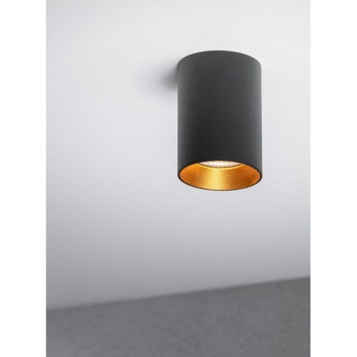 Oprawa sufitowa AERO II GU10 20W IP20 okrągła czarno-złota GTV aranżacja.jpg