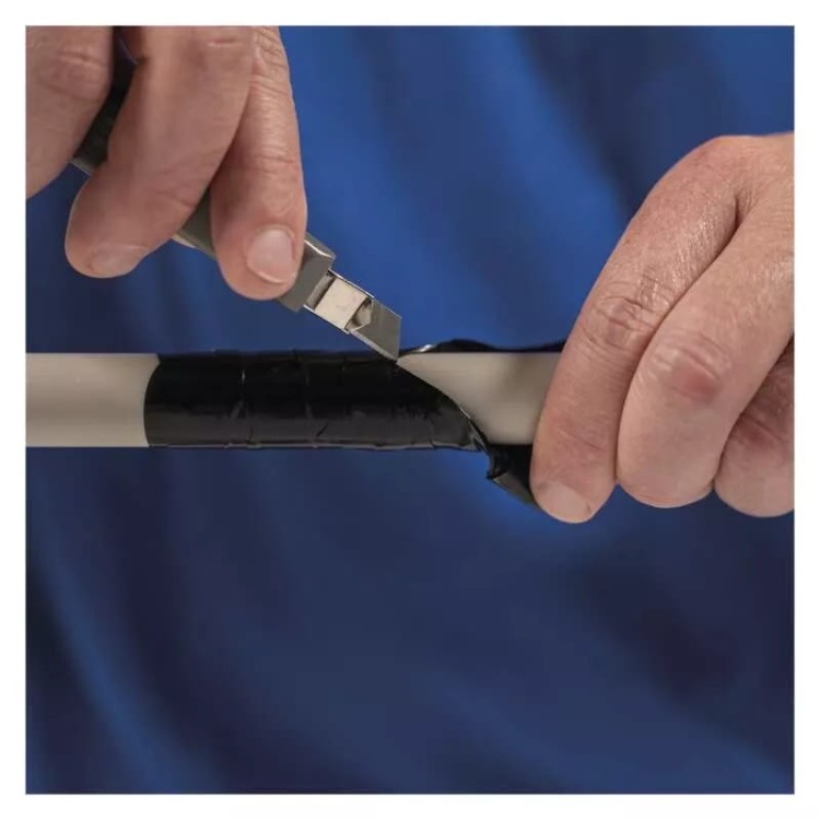 Silikonowa taśma samowulkanizująca 25mm 3m czarna EMOS F52503 użycie.jpg