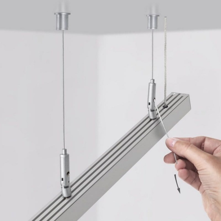 Zestaw mocowań RD-4 srebrna satyna C28234P01 KLUŚ przykład zamocowania.jpg