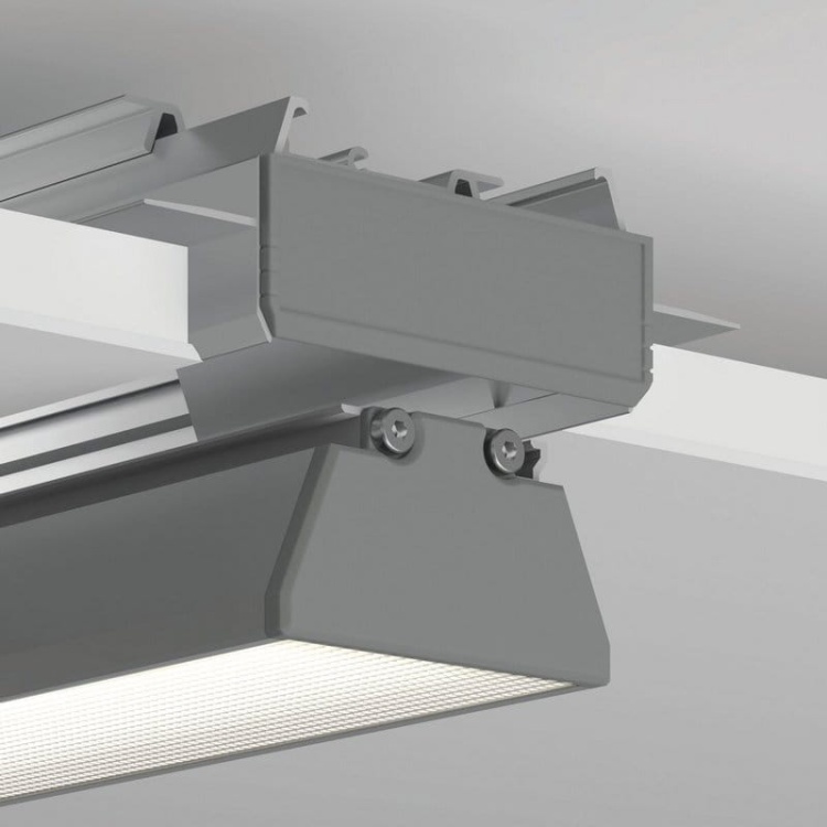 Profil RAM-TEK srebrny nieanodowany bez przesłony KLUŚ przykład montażu.jpg