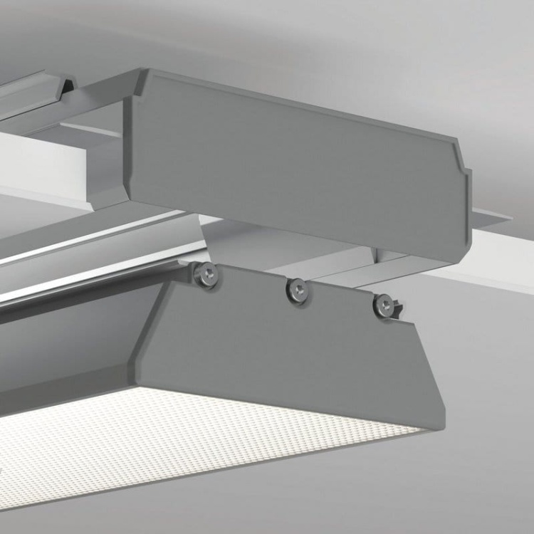 Profil RAM-TEK-100 srebrny nieanodowany bez przesłony KLUŚ przykład montażu.jpg