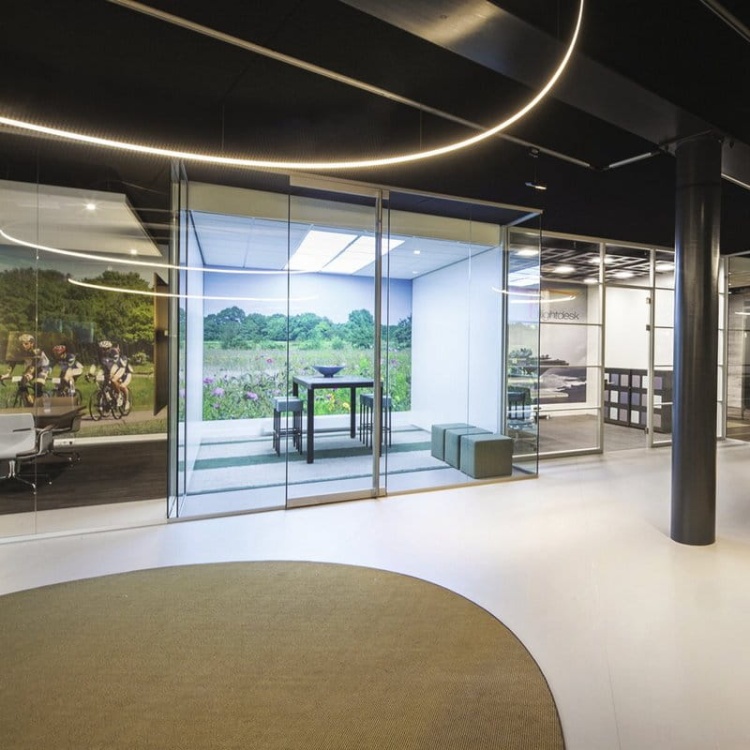 Profil LED MICRO-PLUS srebrny nieanodowany KLUŚ aranżacja foyer