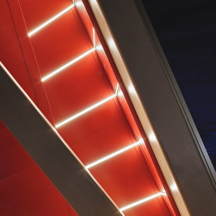 Profil LED LIPOD biały bez przesłony KLUŚ aranżacja elewacji