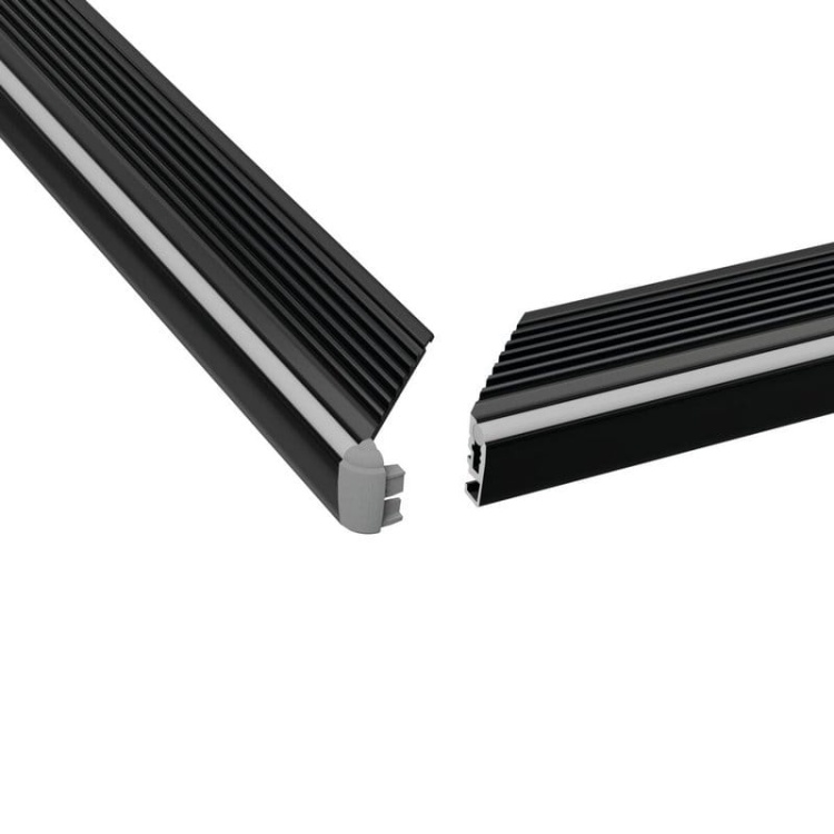 Zaślepka STEKO-90 narożna C24053C02 biała KLUŚ przykład z czarnym profilem.jpg