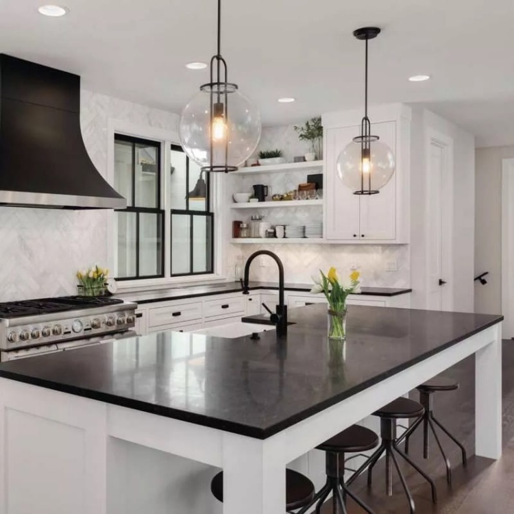 Żarówka E27 LED Filament A60 5W b. ciepła 1060lm ZF5157 EMOS aranżacja.jpg