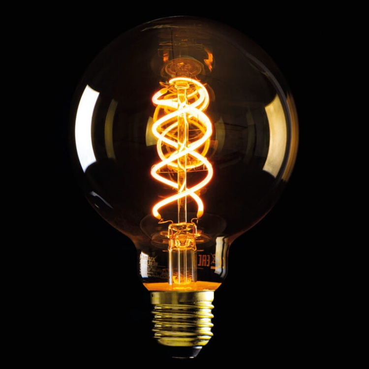 Źródło światła LED XLED E27 G95 4W 250lm 1800K KANLUX 33518 rozświetlona.jpg