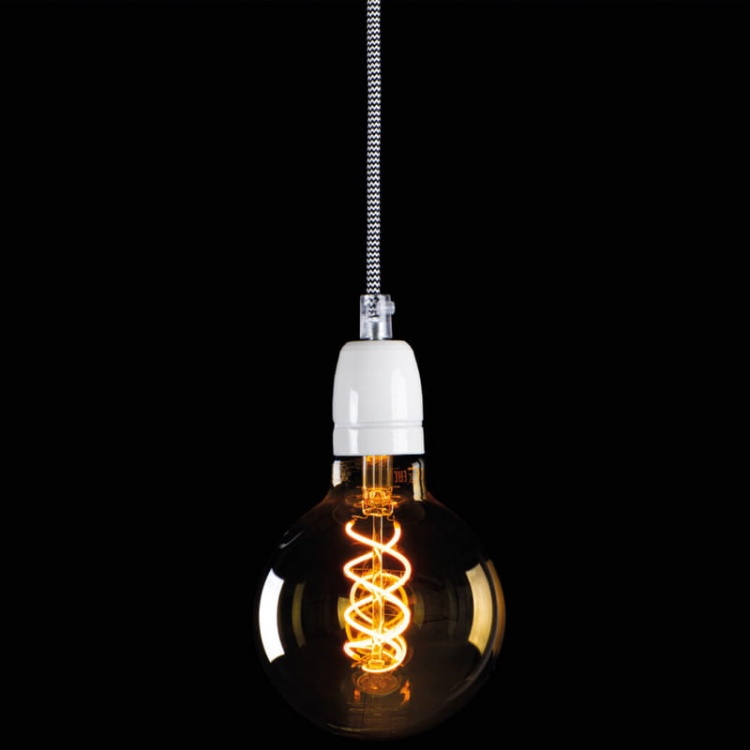 Źródło światła LED XLED E27 G95 4W 250lm 1800K KANLUX 33518 na sznurze.jpg