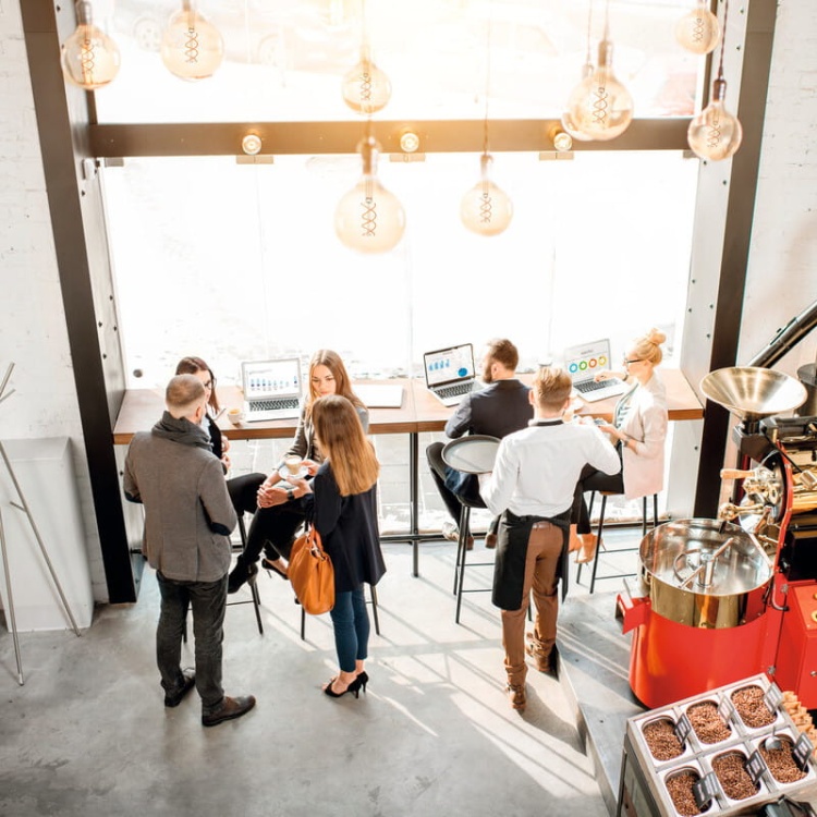 Źródło światła LED XLED E27 G125 4W 250lm 1800K KANLUX 33519 w zwisie.jpg