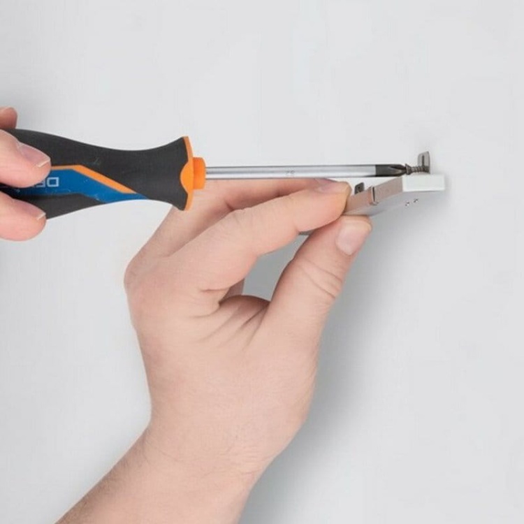 Mocownik PDS-STN-90G C24370N00 srebrny KLUŚ montaż.jpg