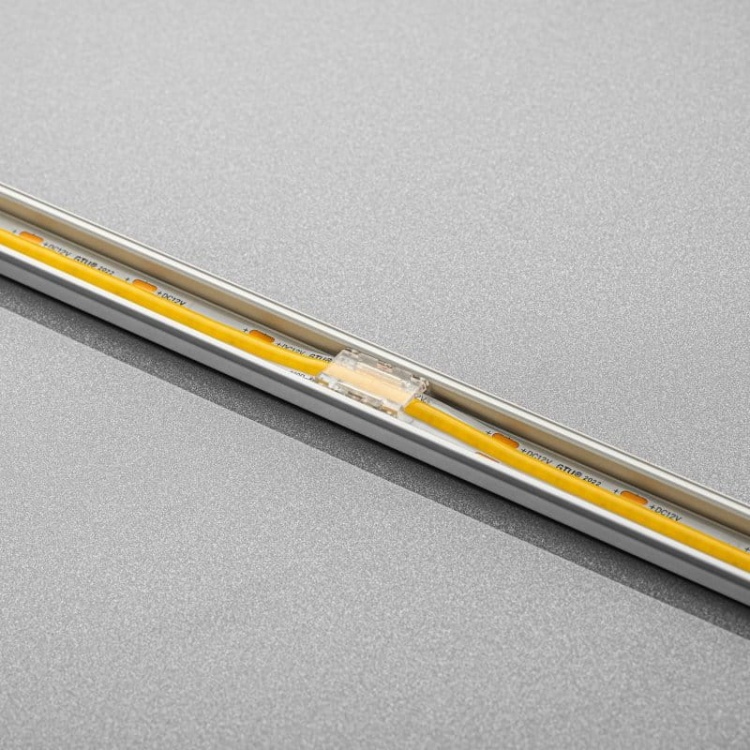Złączka przezroczysta do dwóch taśm LED COB 8mm GTV połączone taśmy.jpg