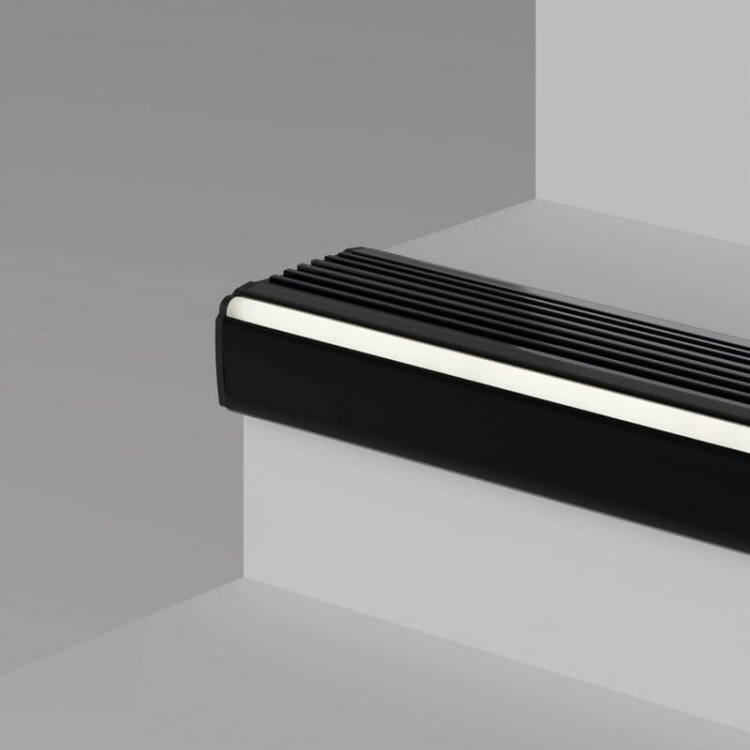 Zaślepka STEKO-L lewa C24038C07 czarna KLUŚ przykład.jpg