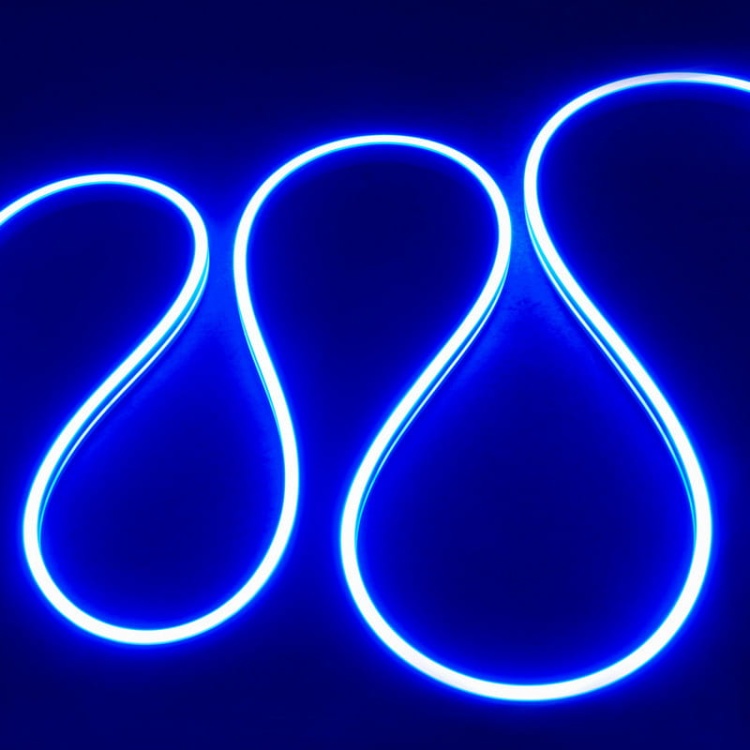 Neon NEON LED 60W 200lm b. niebieska 5m IP65 Kanlux 37237 zaświecona taśma.jpg