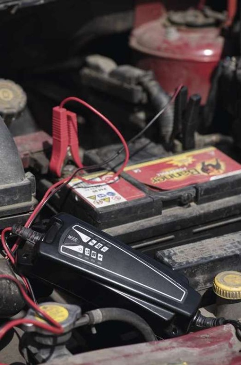  Ładowarka akumulatorów ołowiowych 6V/12V 4A