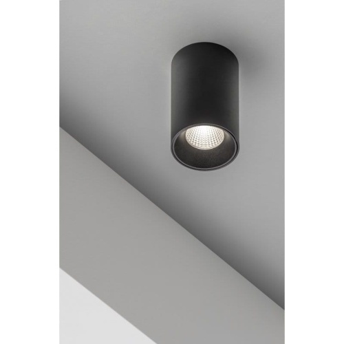 Oprawa natynkowa LED PRIME 10W 4000K 1000lm czarna IP20 GTV zamontowana.jpg